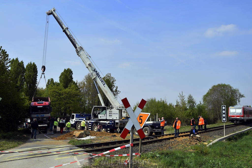 Schwerer VU LKW Zug Bergheim Kenten Koelnerstr P543.JPG - Miklos Laubert